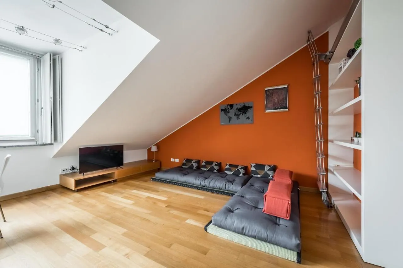 The Orange Attic - Navigli Area Apartment Milan Italy