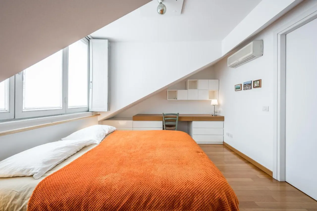 The Orange Attic - Navigli Area Apartment Milan